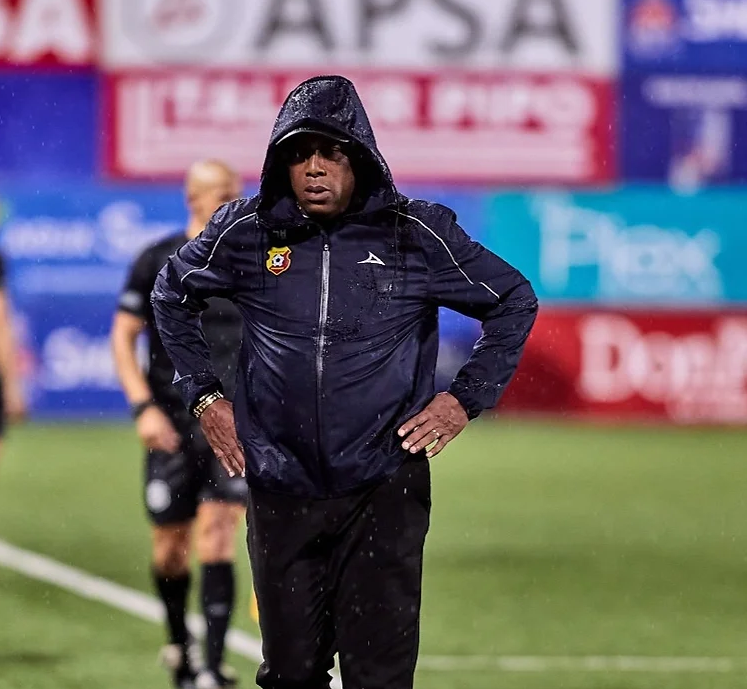 Hernán Medford deja al Sport Herediano en medio de rumores en Honduras