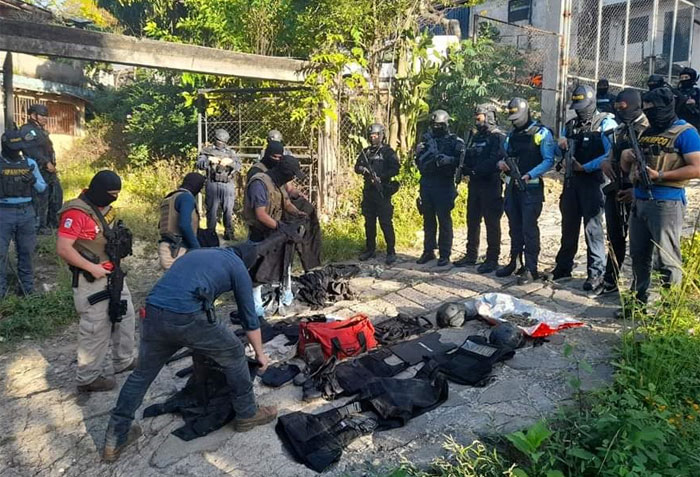 Hallan municiones e indumentaria militar en operativos en aldea El Lolo Hallan municiones e indumentaria militar en operativos en aldea El Lolo