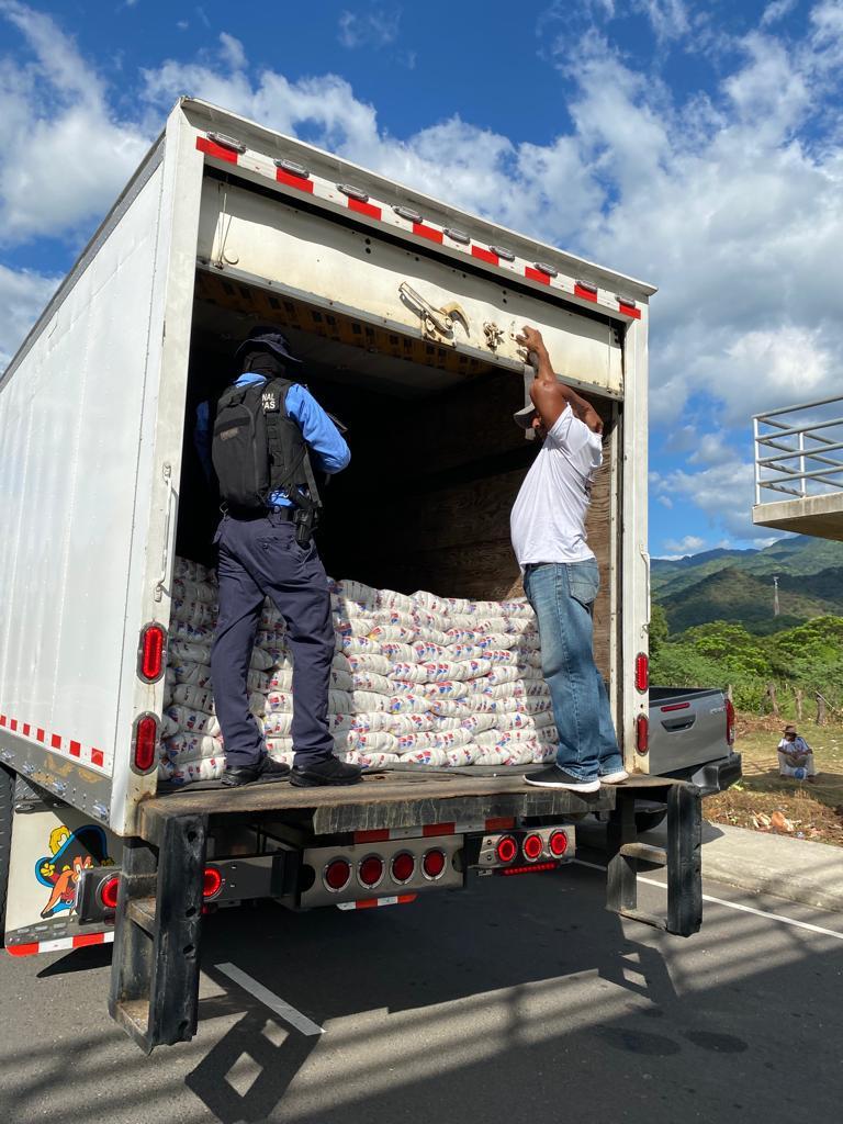Dirección Nacional Policial Antidrogas realiza controles policiales en importantes ejes carreteros.