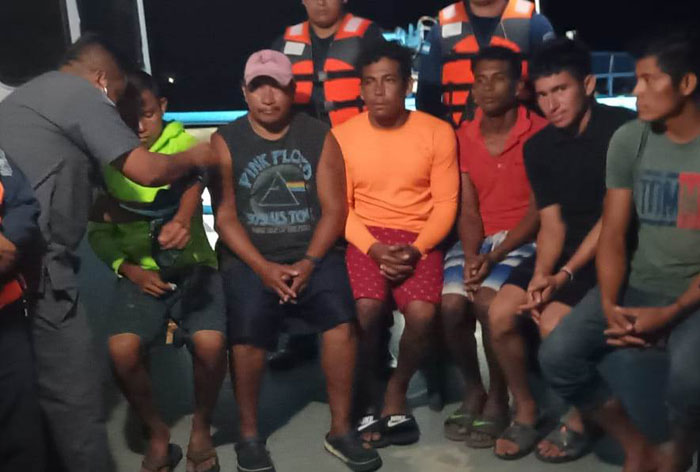 Rescatan a seis personas que naufragaron en Gracias a Dios Rescatan a seis personas que naufragaron en Gracias a Dios