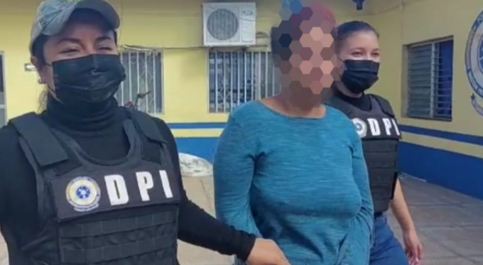 Capturan a “desmadrada” acusada de pornografía infantil contra sus propios hijo en El Paraíso