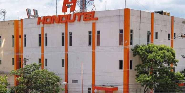 Empleados de Hondutel exigen pago de salarios Empleados de Hondutel exigen pago de salarios