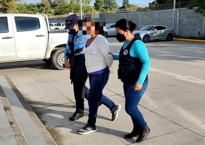 Ama de casa fue arrestada por el delito de tráfico de drogas.