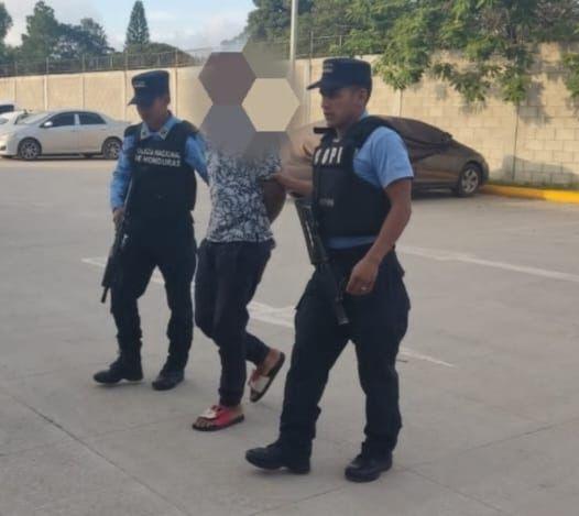 Detienen a individuo por supuesto asesinato de un menor de 16 años.