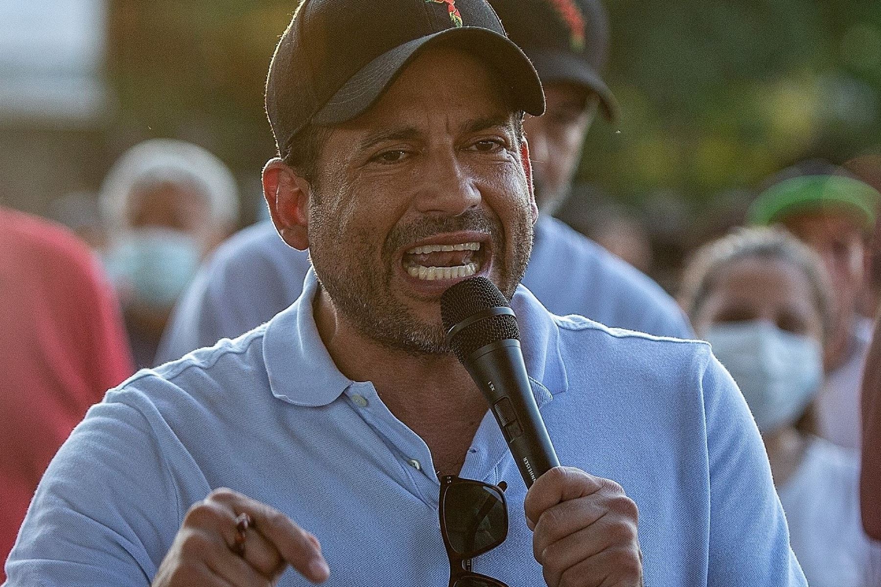 Por orden de un fiscal, policia detiene en Bolivia a gobernador de Santa Cruz.