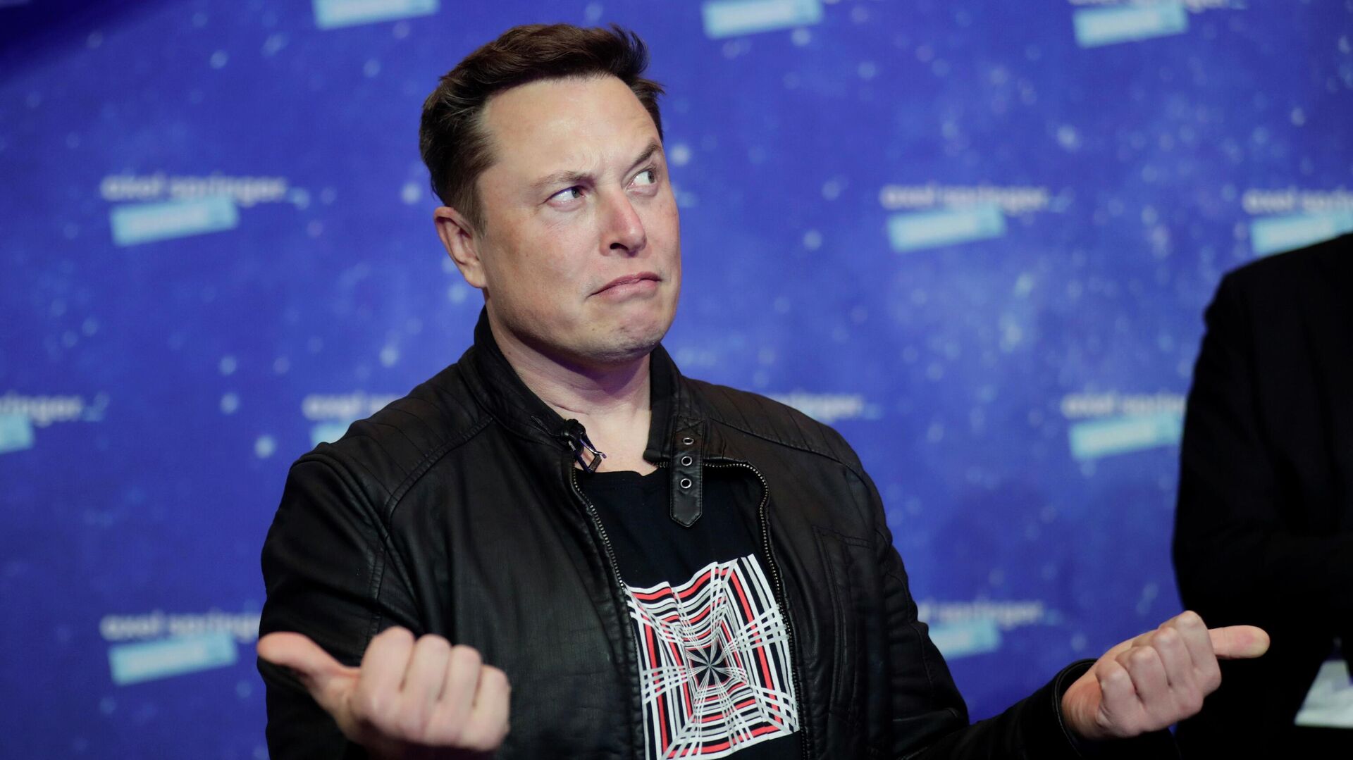 Elon Musk fue abucheado por varios minutos al subir al escenario en un show de Dave Chappelle