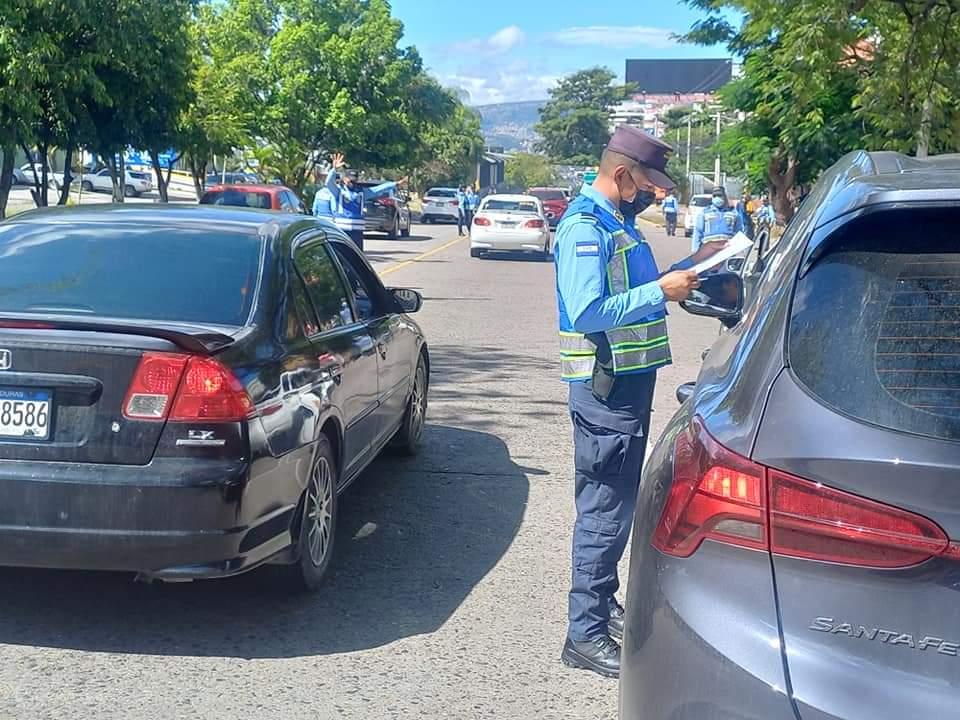 Comienzan a sancionar a las personas que no hicieron cambio de placa.