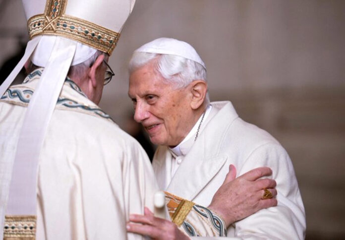 Benedicto XVI está «lúcido» aunque grave, dice el Vaticano Benedicto XVI está «lúcido» aunque grave, dice el Vaticano