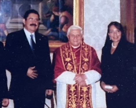 Xiomara Castro lamenta la muerte de Benedicto XVI