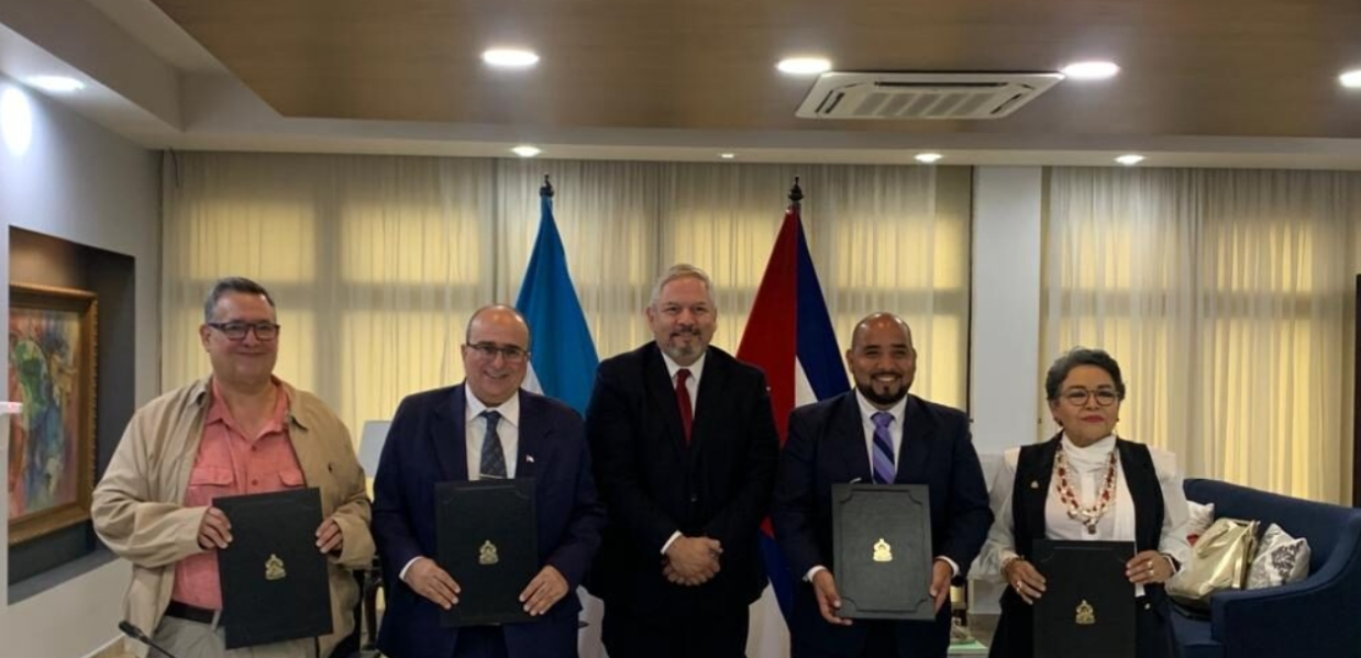 Honduras y Cuba firman Convenio de Cooperación Interinstitucional para la refundación educativa