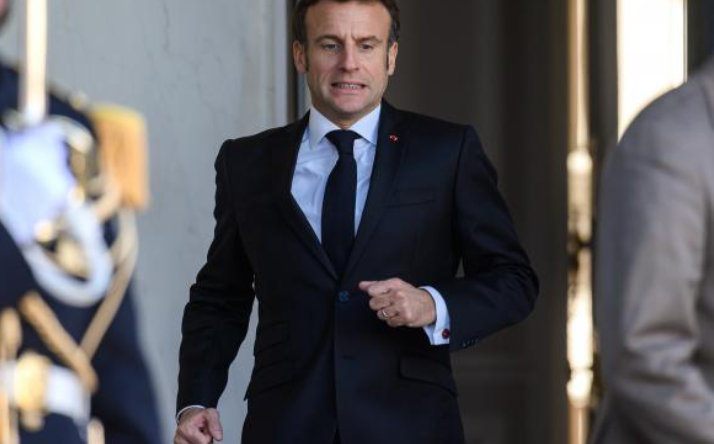 Macron dice que «no hay que entrar en pánico» ante posibles cortes de electricidad en Francia