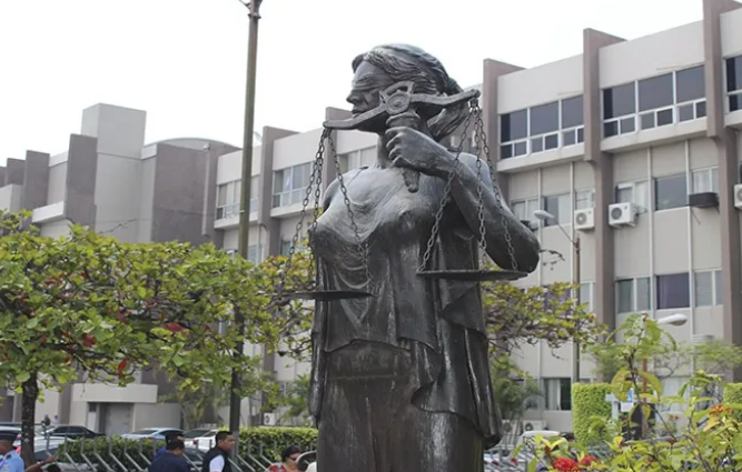 Diputada Fátima Mena presentó proyecto de reforma para quitar requisito para postulantes a CSJ