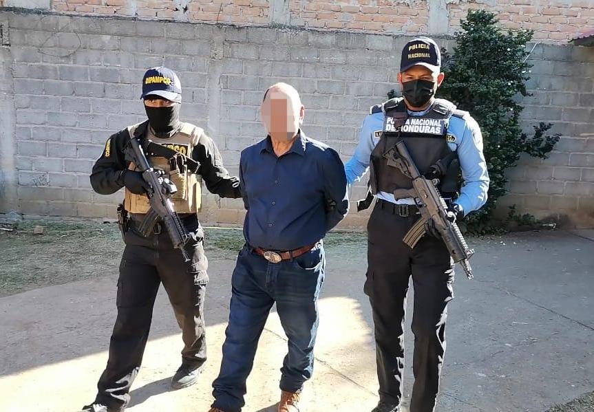 Sexagenario es detenido por la DIPAMPCO en posesión ilegal de armas de fuego en el municipio de Lamani