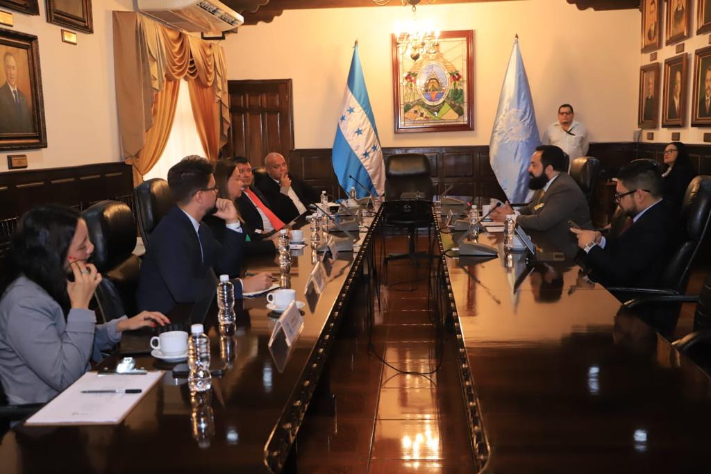 CN y ACNUR buscan fortalecer las políticas públicas para la protección de personas desplazadas y migrantes CN y ACNUR buscan fortalecer las políticas públicas para la protección de personas desplazadas y migrantes