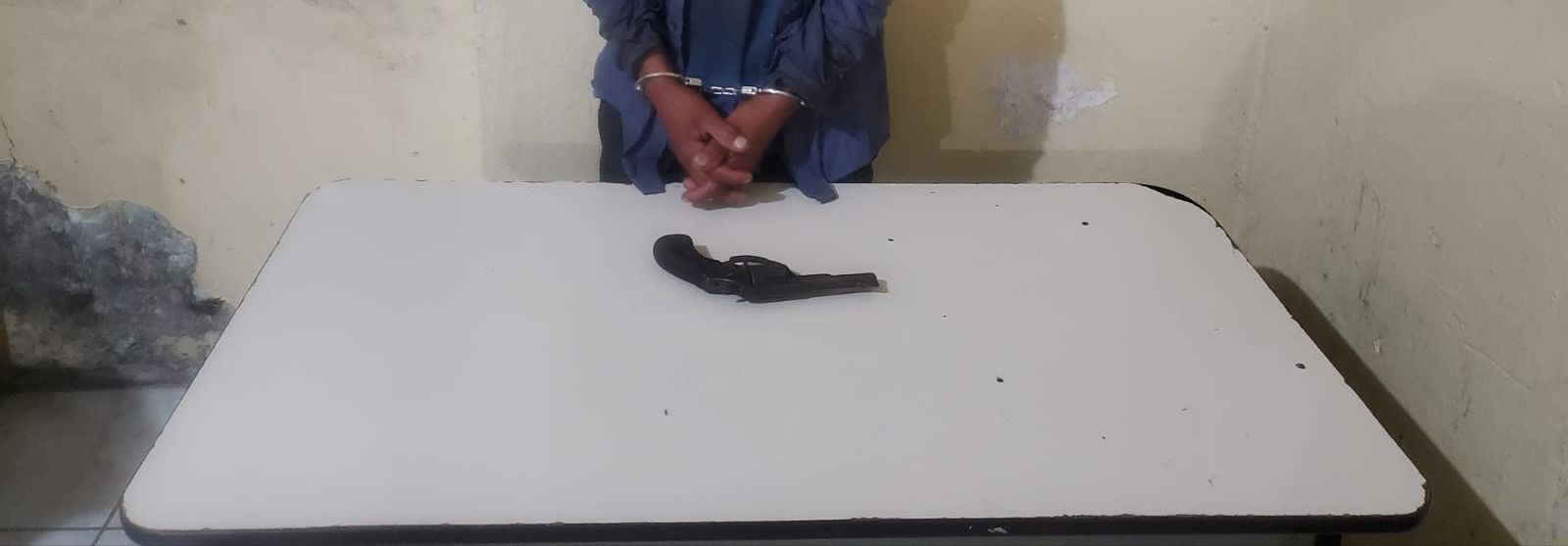 Detenidos dos individuos en poder de armas de fuego en la zona occidental del país