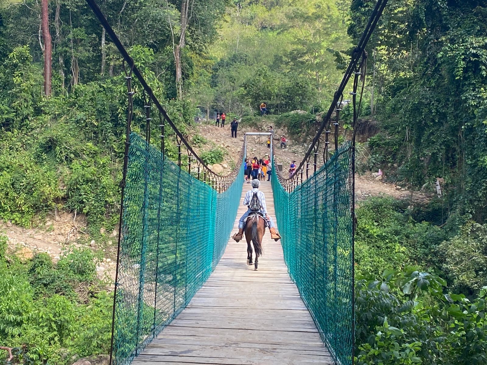 Inversiones Los Pinares construyó puente de hamaca para beneficiar a más de 250 familias de Tocoa Inversiones Los Pinares construyó puente de hamaca para beneficiar a más de 250 familias de Tocoa