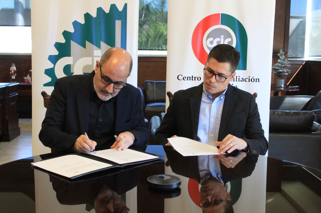 Para crear estrategias que permitan promover la inversión en el país, la CCIC y el CNI suscriben un memorando de entendimiento Para crear estrategias que permitan promover la inversión en el país, la CCIC y el CNI suscriben un memorando de entendimiento