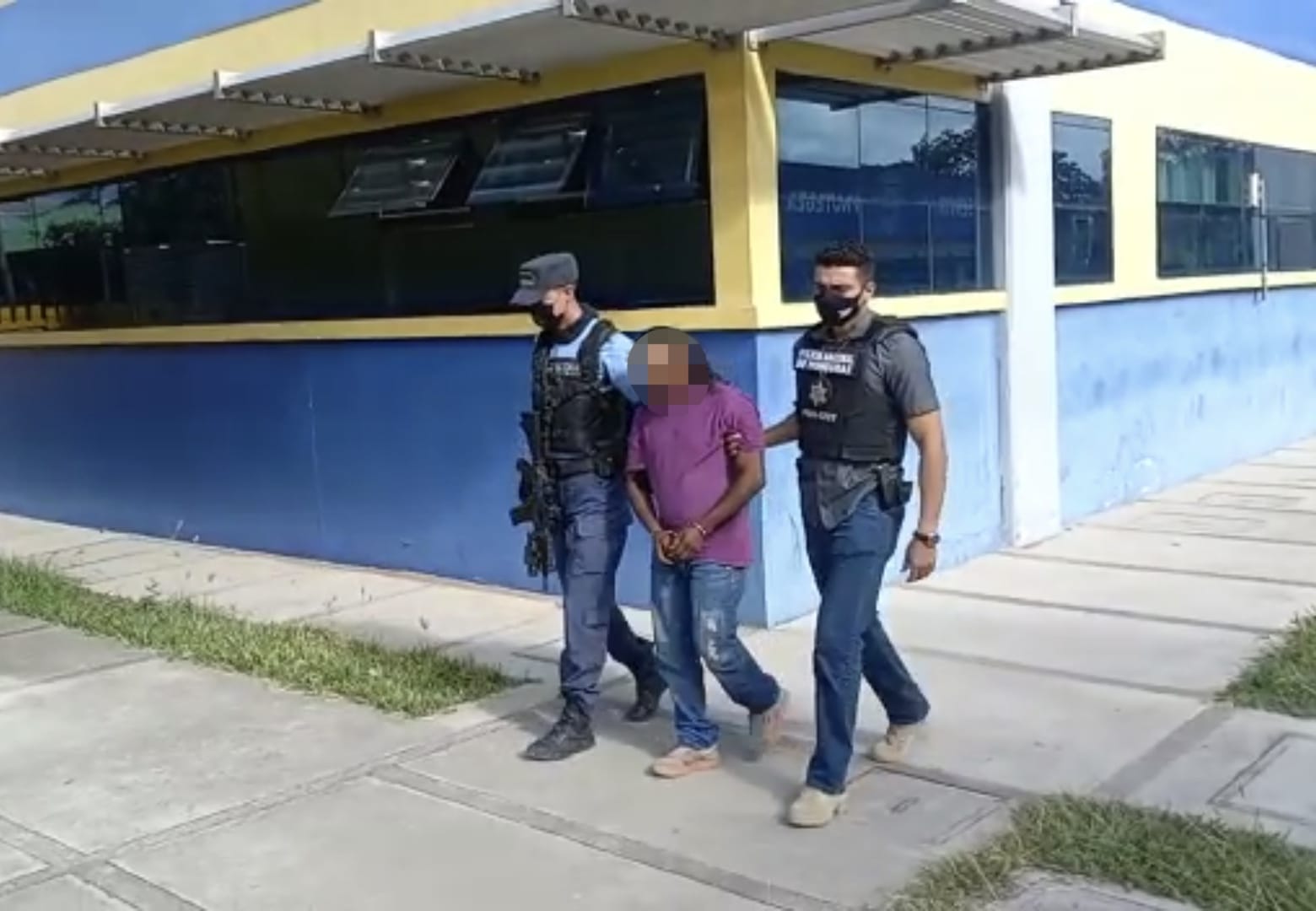 Supuesto homicida es capturado por agentes de la DPI en una montaña de Comayagua Supuesto homicida es capturado por agentes de la DPI en una montaña de Comayagua