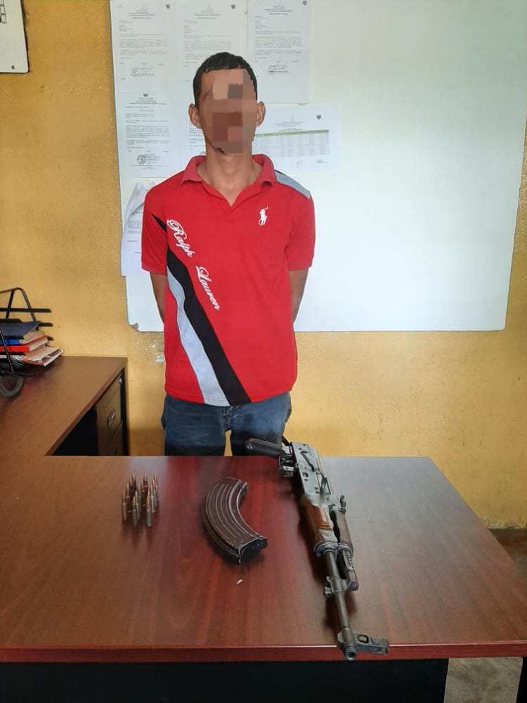 Por portación ilegal de arma de fuego agentes de la UDEP #8 detienen a sujeto en Guaimaca Por portación ilegal de arma de fuego agentes de la UDEP #8 detienen a sujeto en Guaimaca