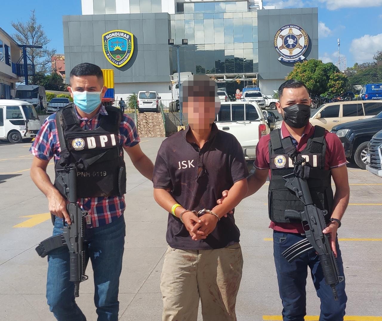 Capturan a uno de los sospechosos de atentar contra la vida de adulto mayor en aldea de Francisco Morazán Capturan a uno de los sospechosos de atentar contra la vida de adulto mayor en aldea de Francisco Morazán