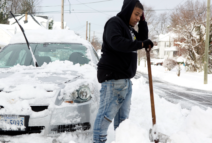 Tormenta Elliot convierte las calles de EE. UU. en pistas de hielo