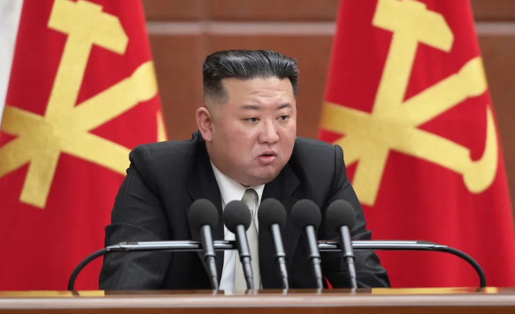 Kim Jong-un anunció que tiene “nuevos objetivos de defensa para 2023”
