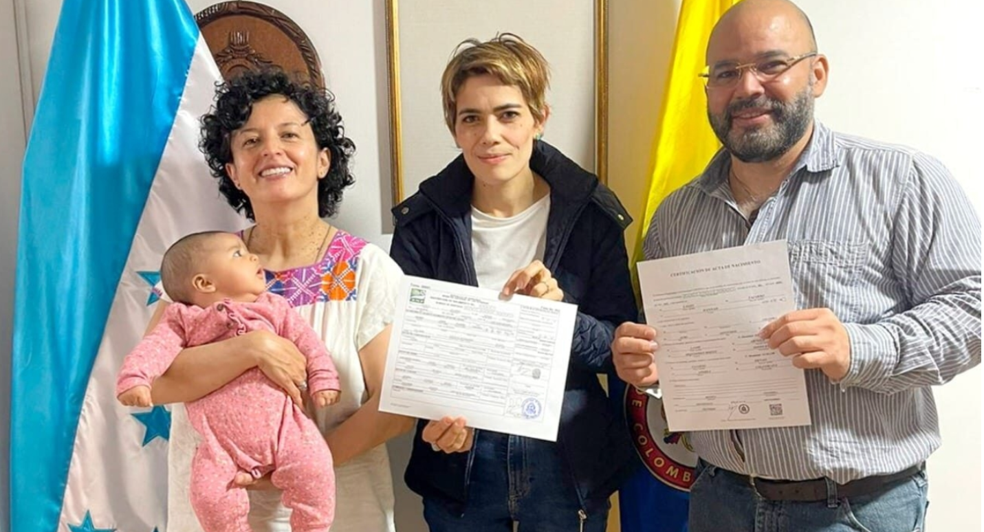 Embajada de Honduras en Colombia registra a la primera menor de edad como hondureña Embajada de Honduras en Colombia registra a la primera menor de edad como hondureña