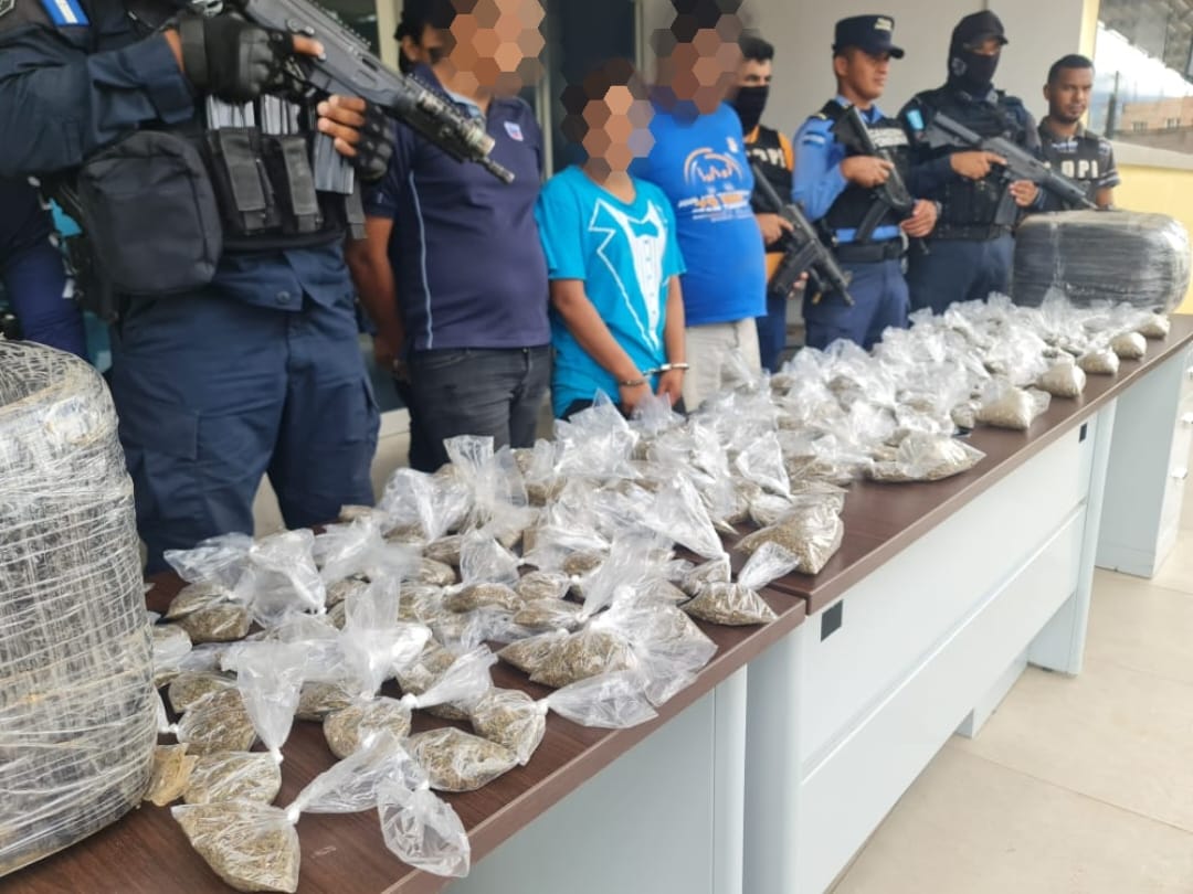 DIPAMPCO detienen a tres individuos y decomisan unas 400 libras de droga en Catacamas, Olancho