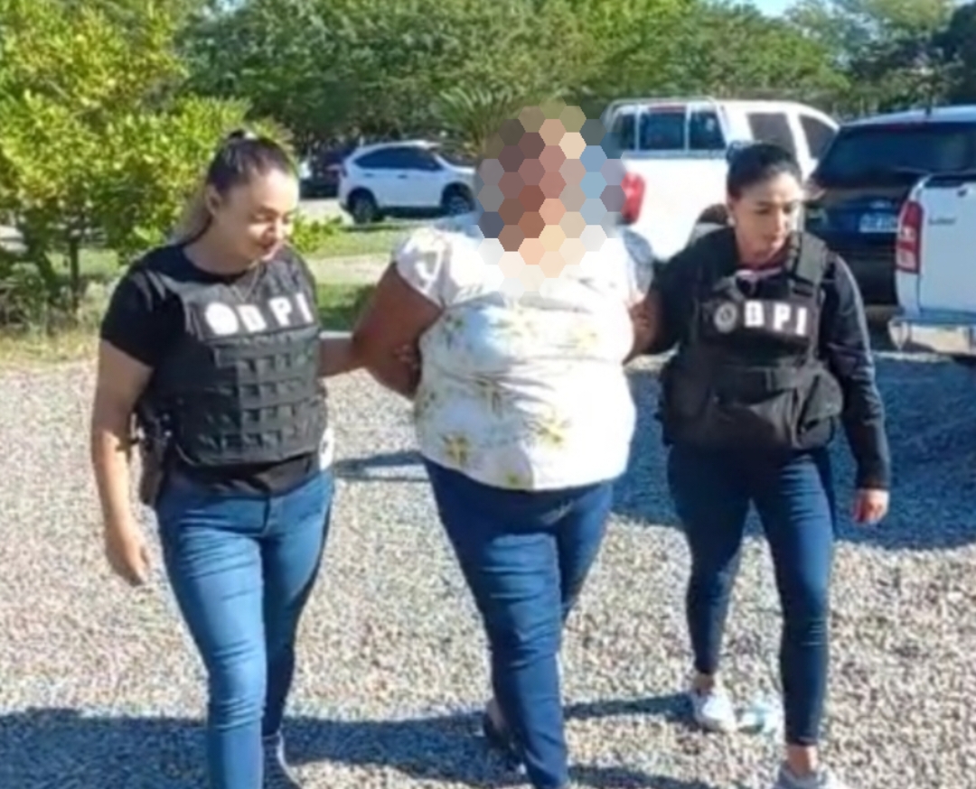 DPI le ejecuta orden judicial a fémina con condena establecida de dos años por el delito de tráfico de droga