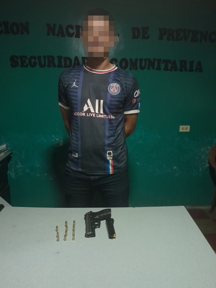 Sujeto es detenido por portación ilegal de arma de fuego Sujeto es detenido por portación ilegal de arma de fuego