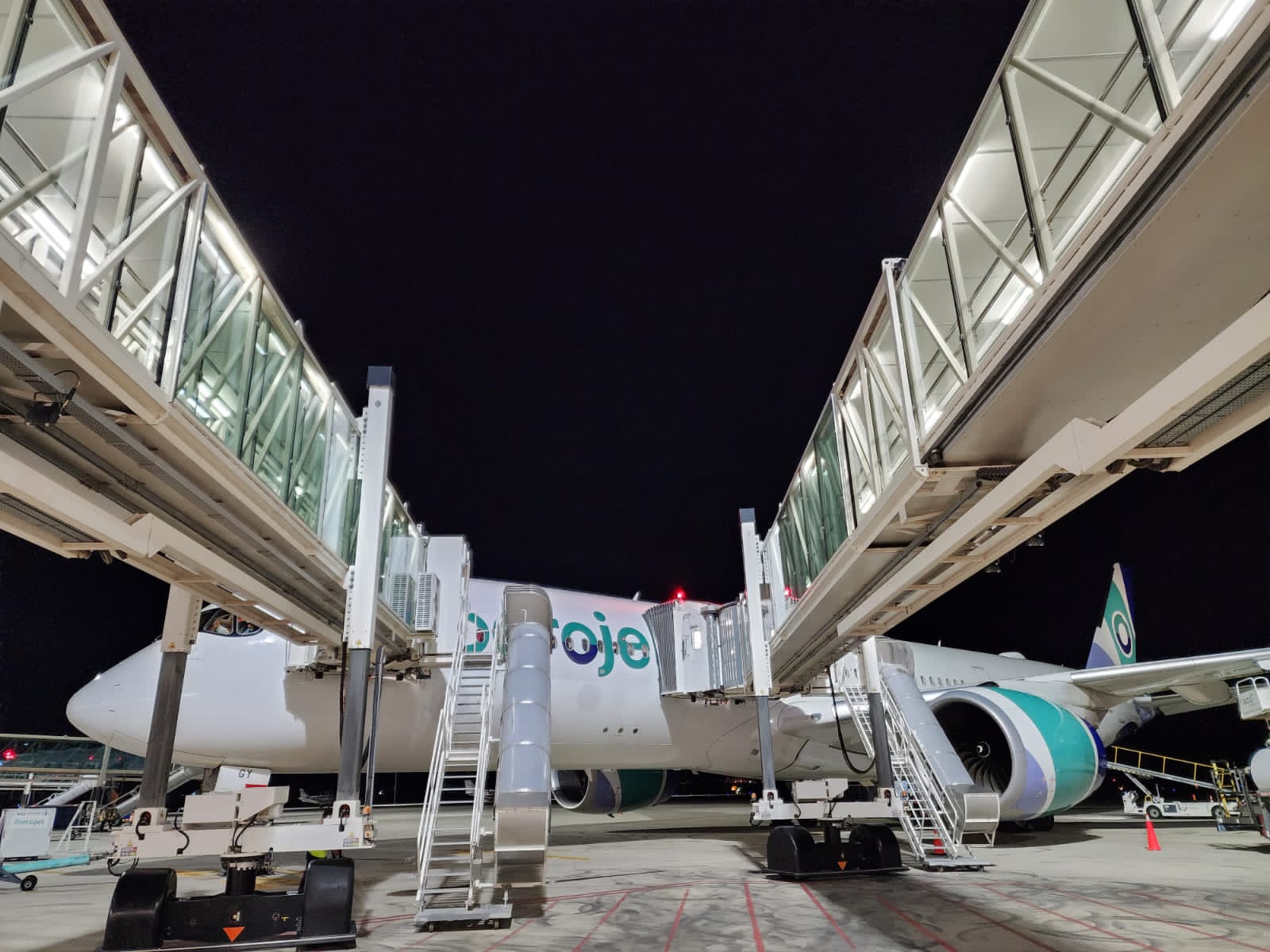 Histórico: Iberojet trajo a Palmerola el avión comercial más grande que ha llegado a Honduras Histórico: Iberojet trajo a Palmerola el avión comercial más grande que ha llegado a Honduras