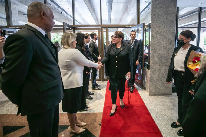 Xiomara Castro llega a Brasil para la toma de posesión de Lula