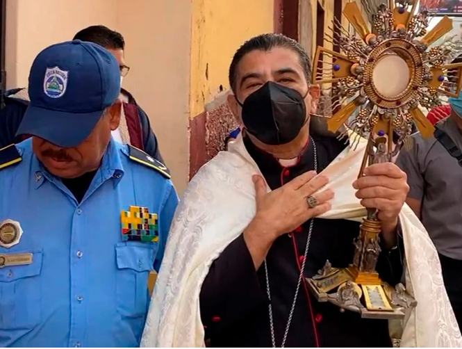 El obispo nicaragüense Rolando Álvarez es acusado de conspiración