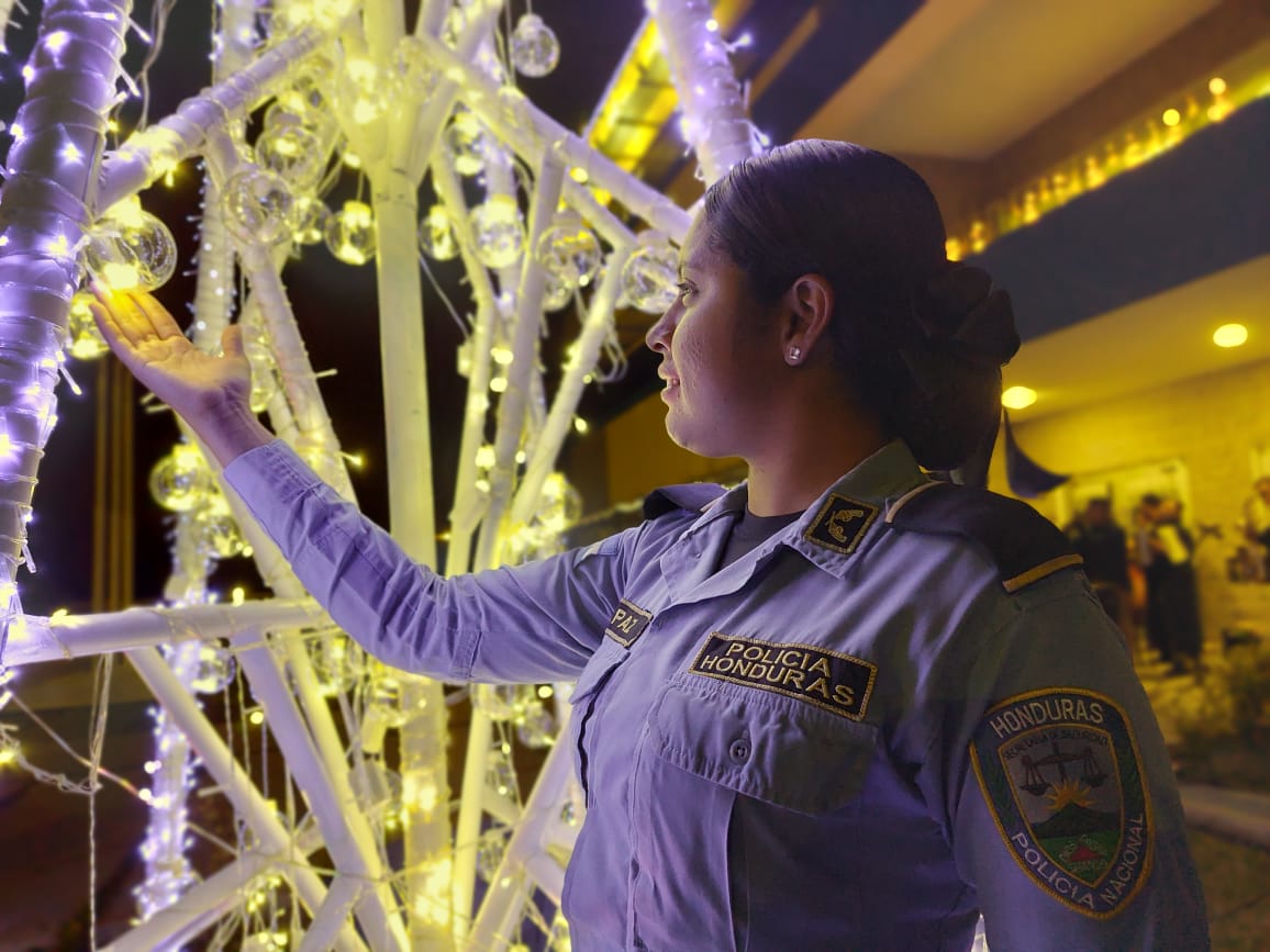 Dirección de Prevención realiza encendida de árbol navideño en sus nuevas instalaciones Dirección de Prevención realiza encendida de árbol navideño en sus nuevas instalaciones