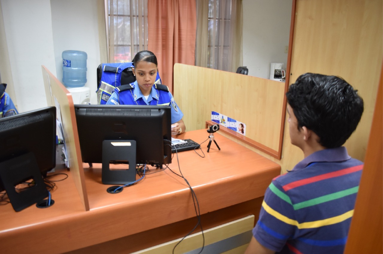 Con normalidad se desarrollan los procesos de renovación y recuperación de Permisos de Conducir en la Capital