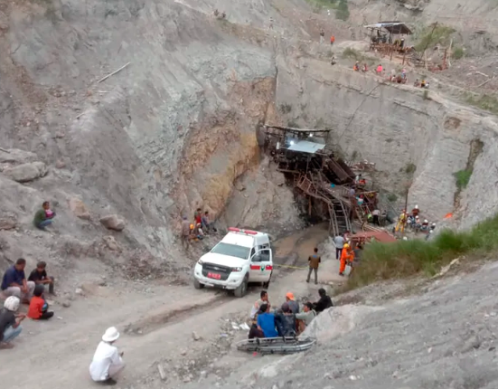 Explosión en una mina de carbón en Indonesia deja 9 personas muertas