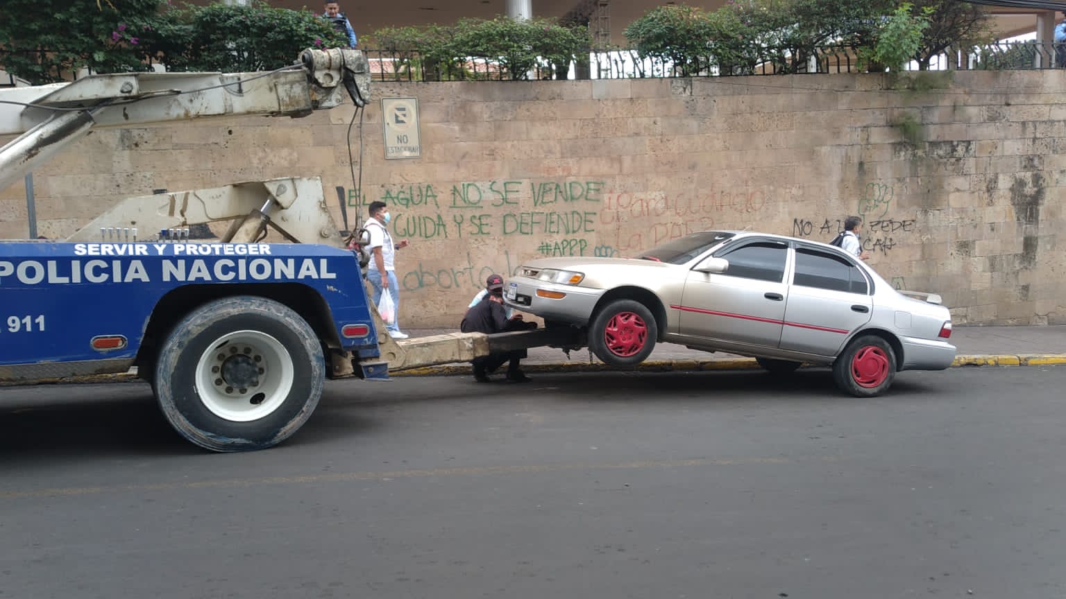 ¡CHIVAS! Alcaldia Municipal y DNVT reporta 20 vehículos decomisados por estar mal estacionados