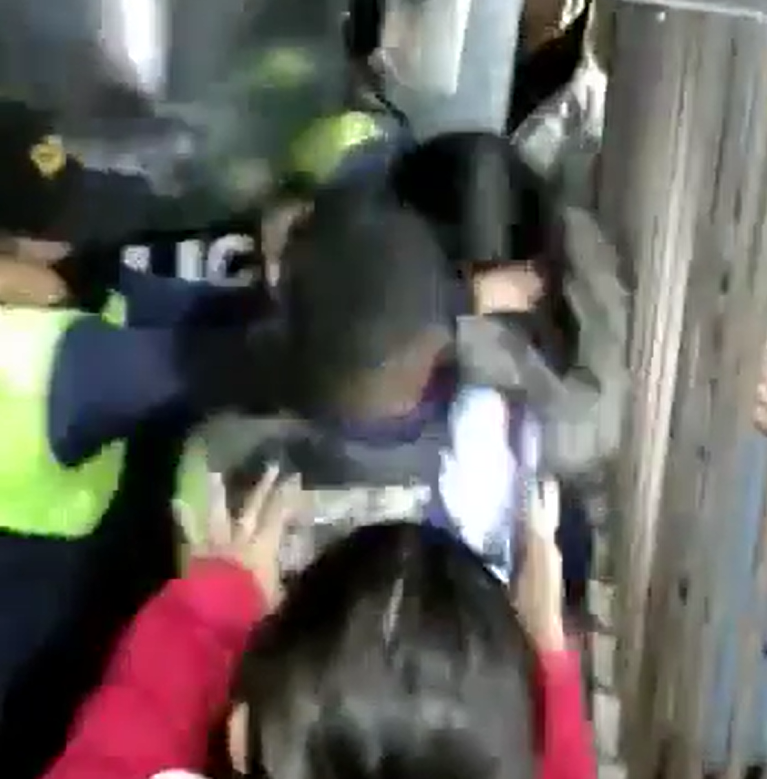 Empleados del SANAA denuncian agresiones por parte de la Policía Municipal Empleados del SANAA denuncian agresiones por parte de la Policía Municipal