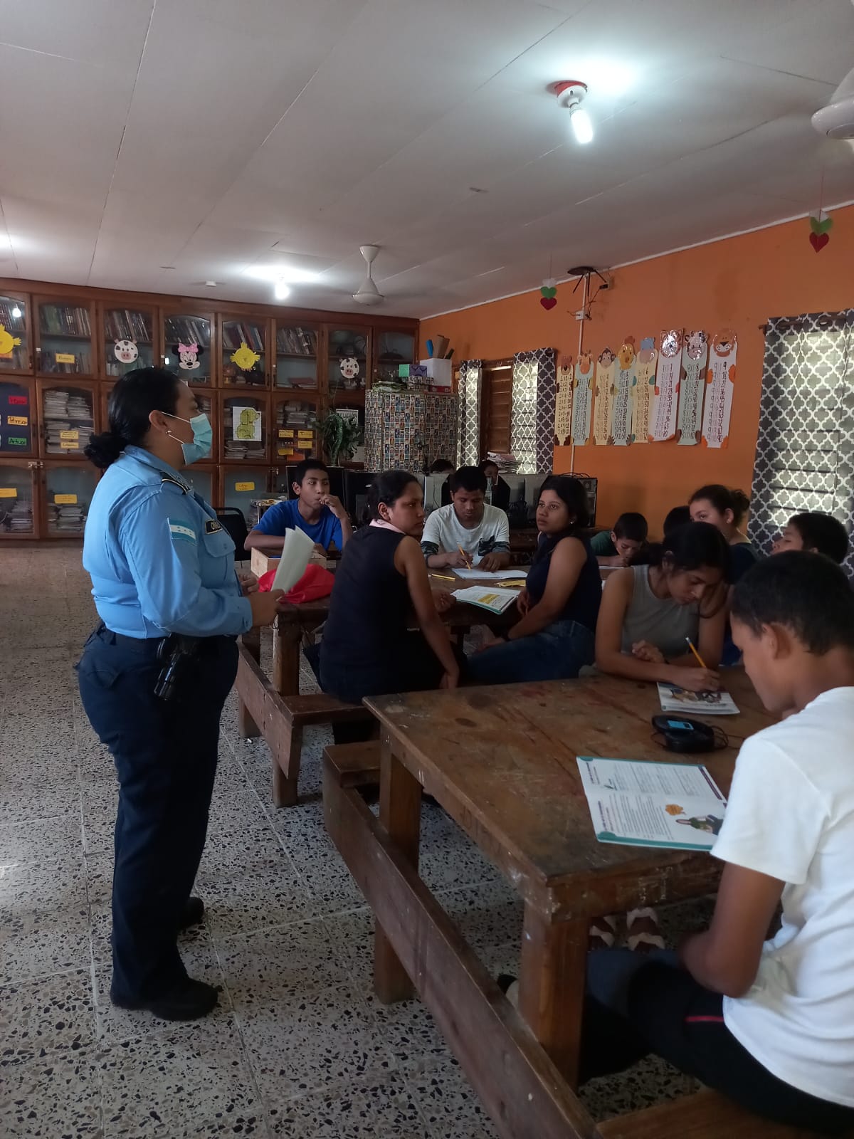 Funcionarios Policiales realizan capacitación sobre Consumo de drogas y trata de personas Funcionarios Policiales realizan capacitación sobre Consumo de drogas y trata de personas