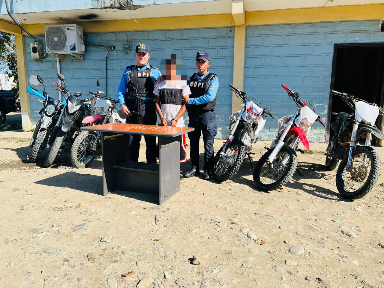 En posesión de droga y una moto con reporte de robo detienen en Yoro a alias «El Pelón»