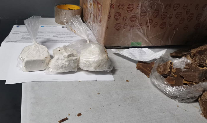 Agentes Antidrogas evitan traspaso de cocaina en aduana La Mesa