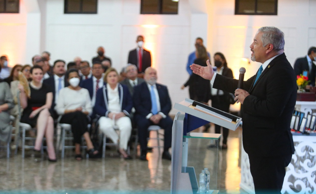 Condecoran a defensores de la democracia que condenaron el golpe de Estado de 2009