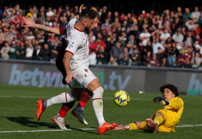 Ochoa evita la goleada del Milán en el regreso del fútbol italiano Ochoa evita la goleada del Milán en el regreso del fútbol italiano