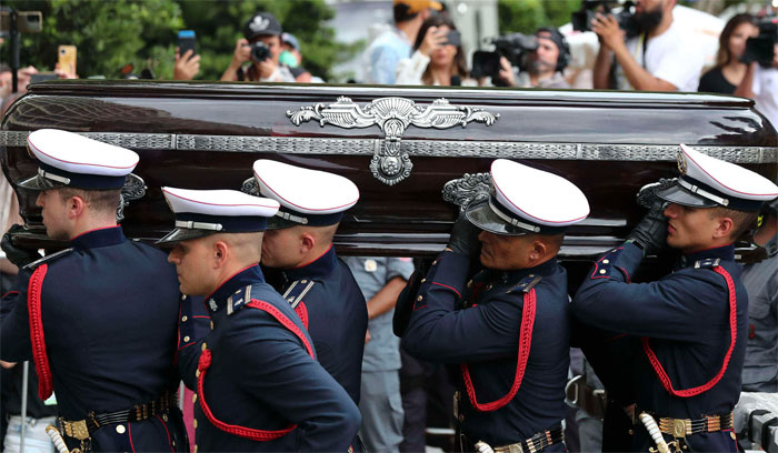 Pelé es enterrado en una ceremonia reservada a familiares y amigos Pelé es enterrado en una ceremonia reservada a familiares y amigos