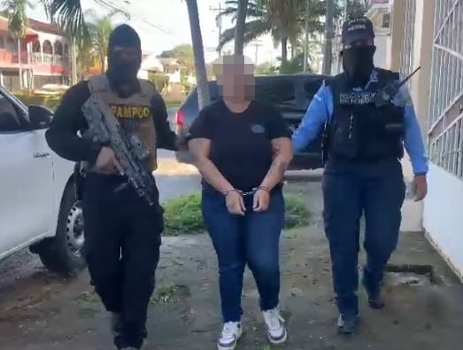 Detiene a fémina miembro del grupo Criminal MS-13 en Tela, Atlántida Detiene a fémina miembro del grupo Criminal MS-13 en Tela, Atlántida
