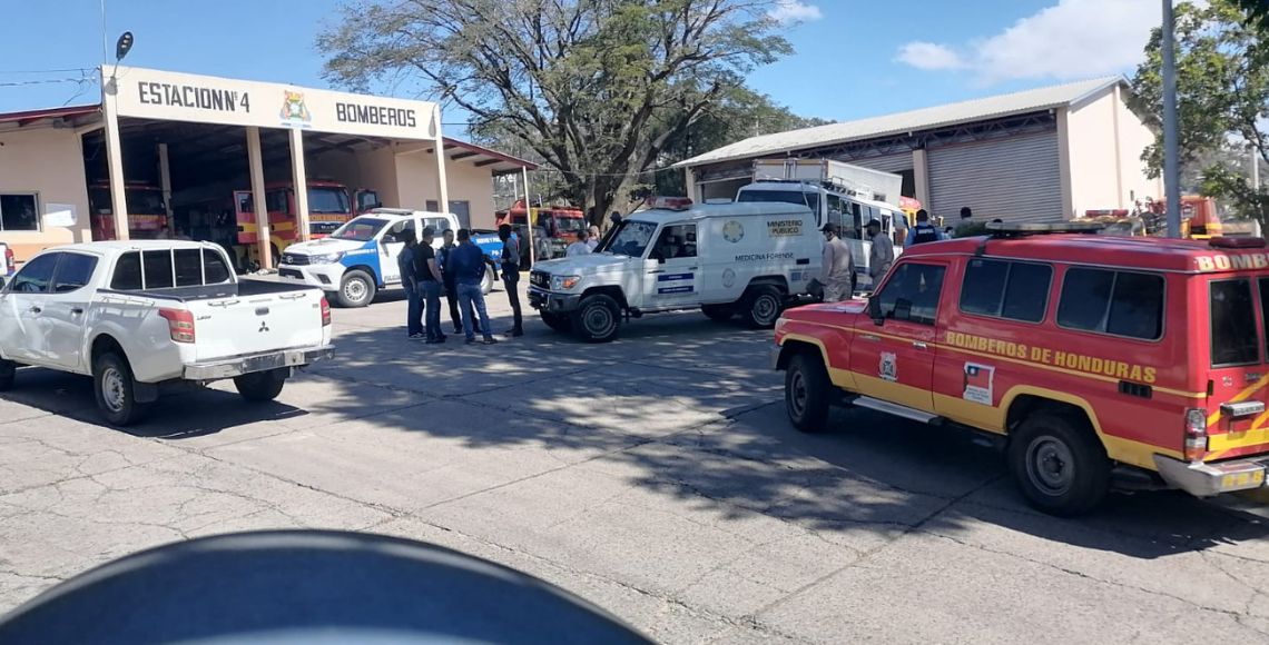 Ataque armado a un bus capitalino deja un policia muerto y otro herido
