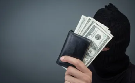 Hombre de Texas enamoró y estafó a mujeres con edades entre 70 y 80 años por un total de $1,6 millones Hombre de Texas enamoró y estafó a mujeres con edades entre 70 y 80 años por un total de $1,6 millones