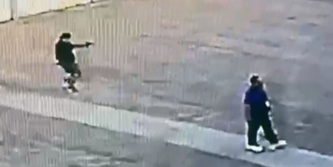 Captan el momento en que guardia de seguridad es asesinado en asalto en la capital Captan el momento en que guardia de seguridad es asesinado en asalto en la capital