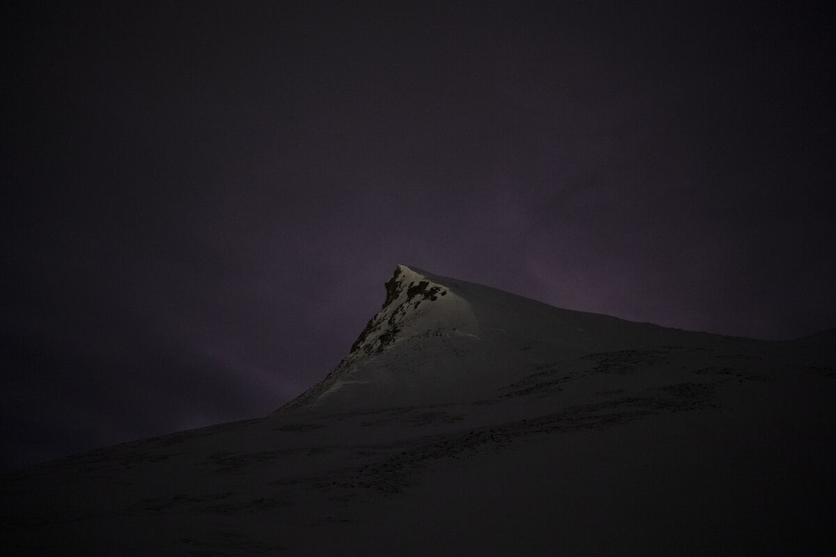 Fascinante noche polar se vuelve más oscura en cálido Ártico