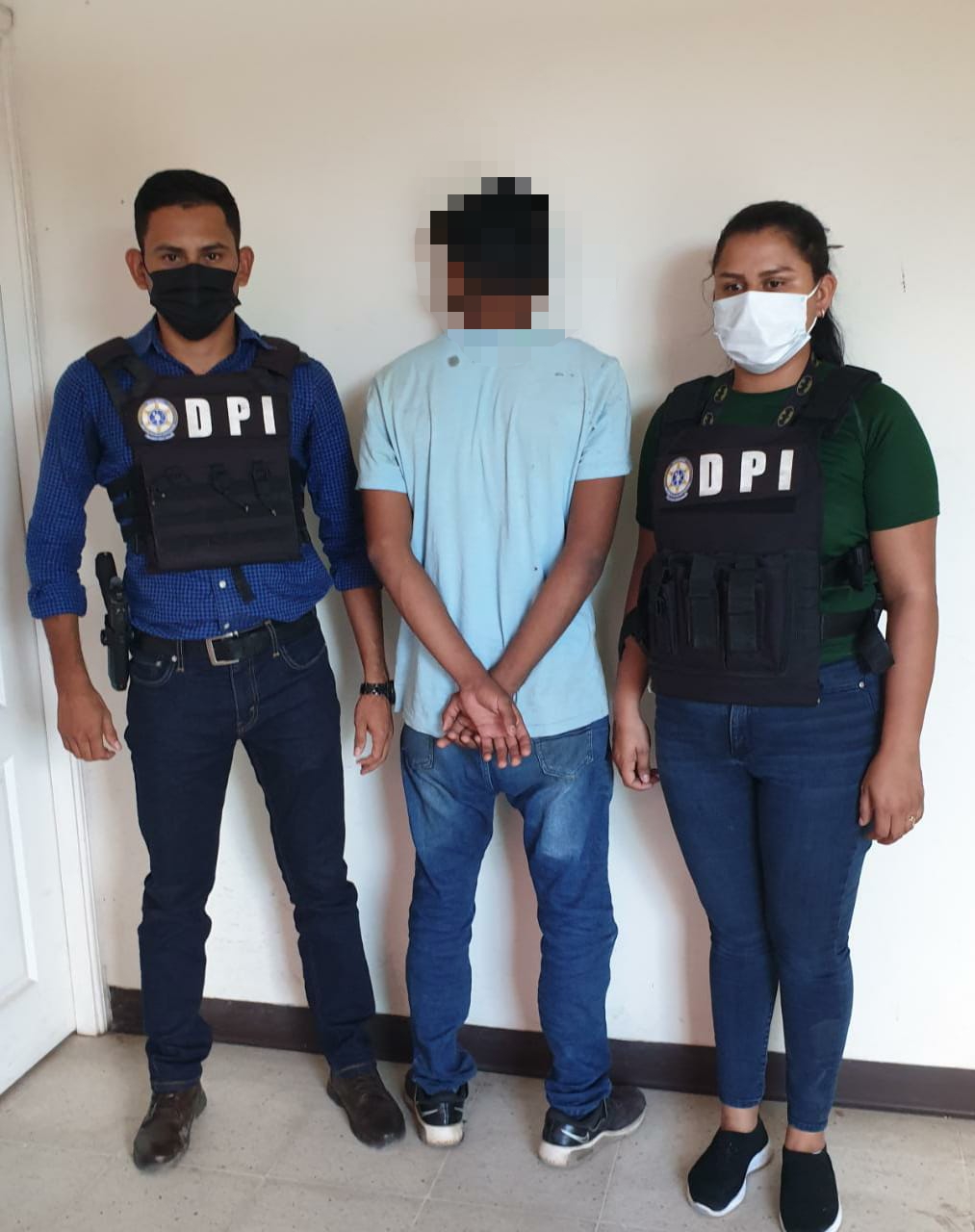 Por agredir sexualmente a una menor de 11 años funcionarios de la DPI aprehenden ayudante de bus en la zona sur